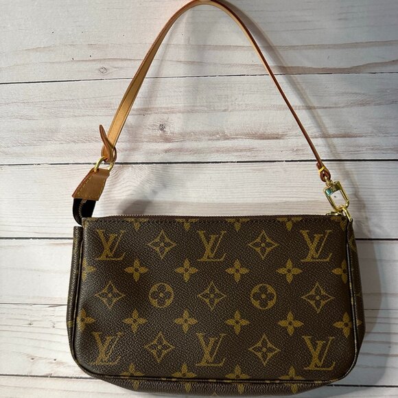 Louis Vuitton Handbags - Louis Vuitton Pochette Monogram Shoulder Bag